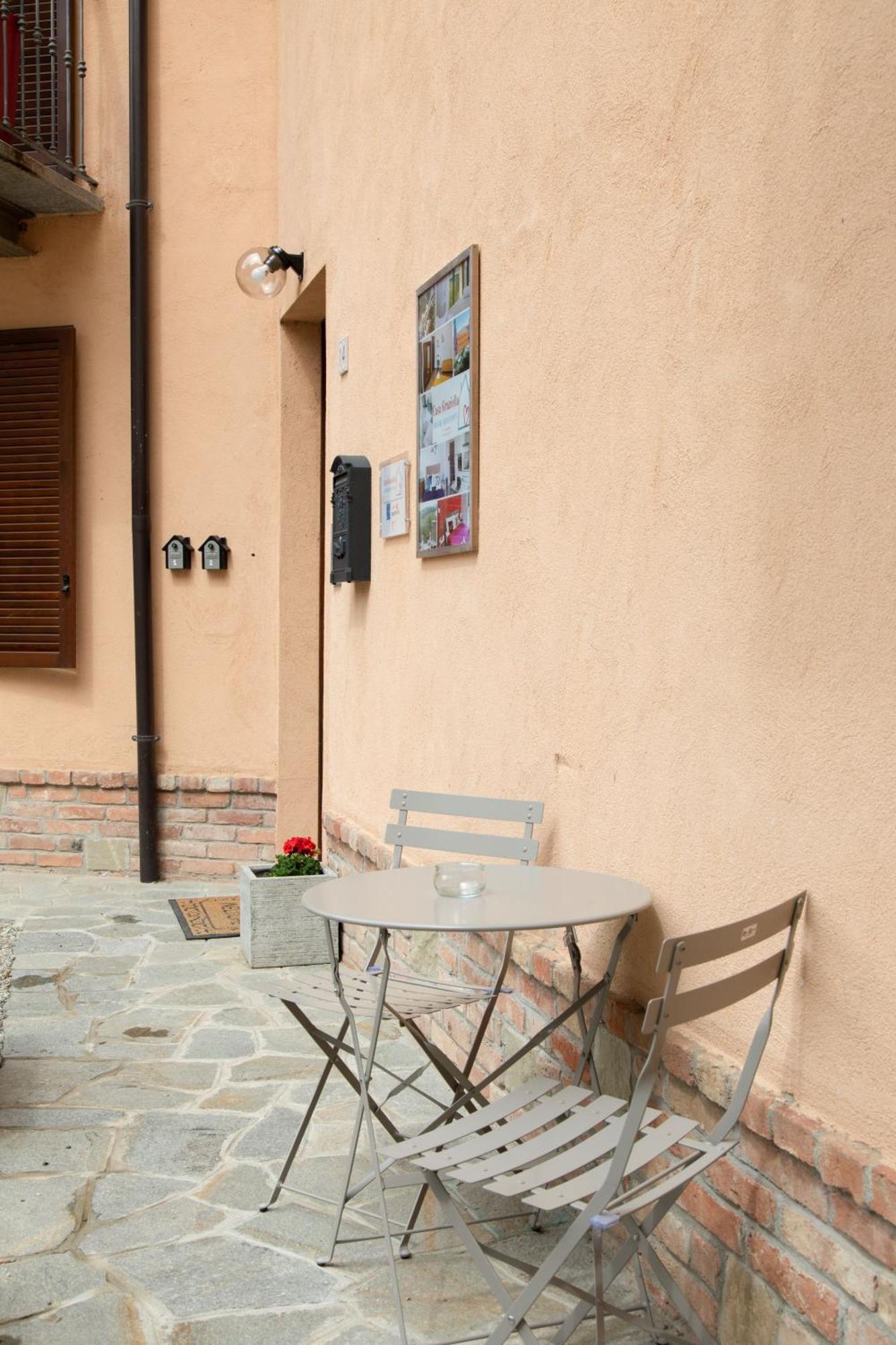 Casa Graziella- Appartamenti Vacanze Portacomaro Exteriör bild
